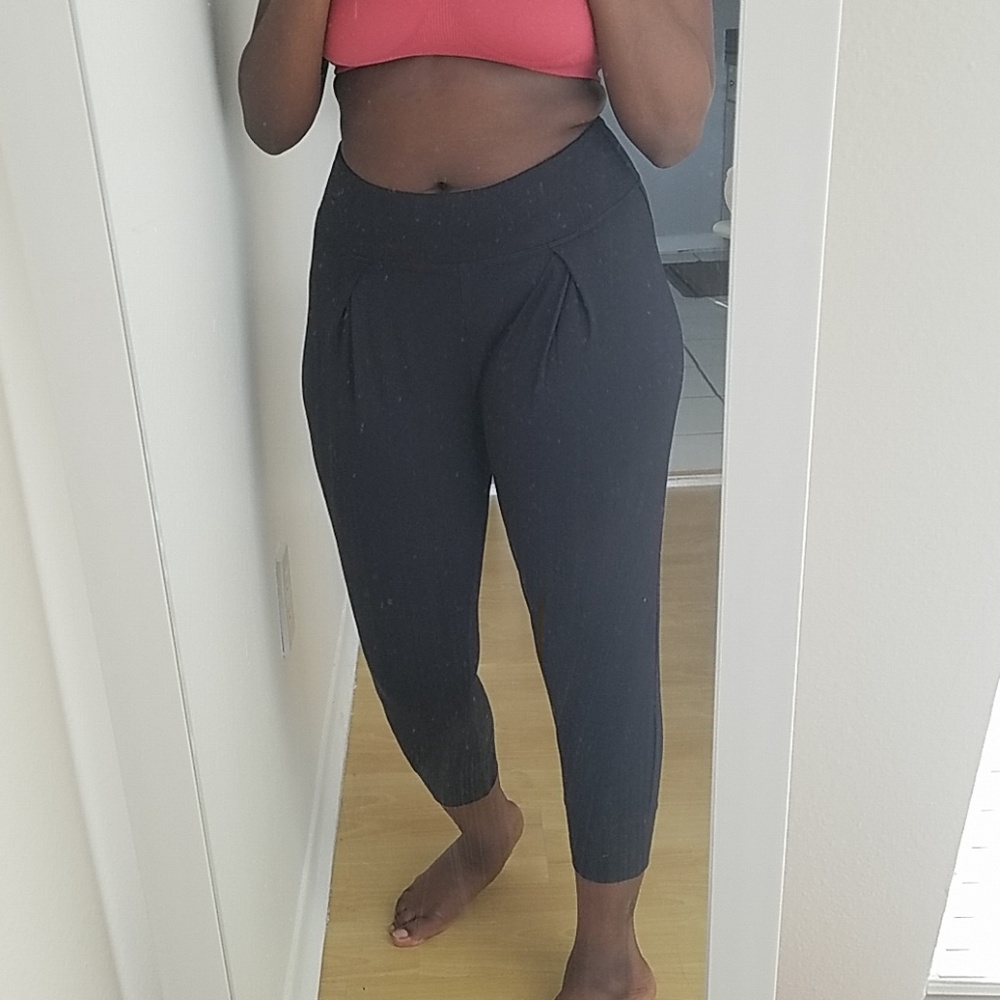 Fabletics Yogi Capri Pants *NWT*